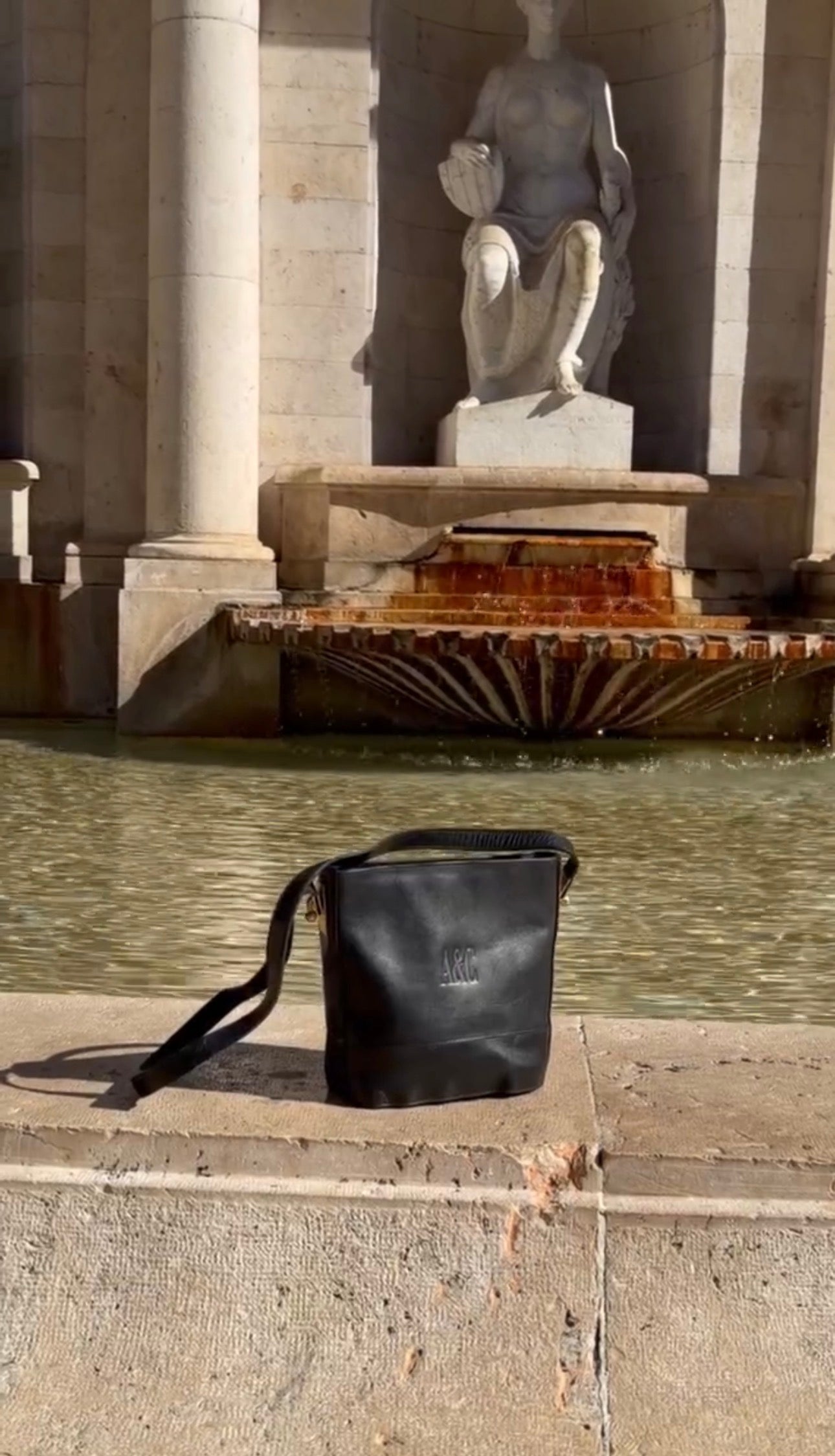 Vintage leather bucket bag