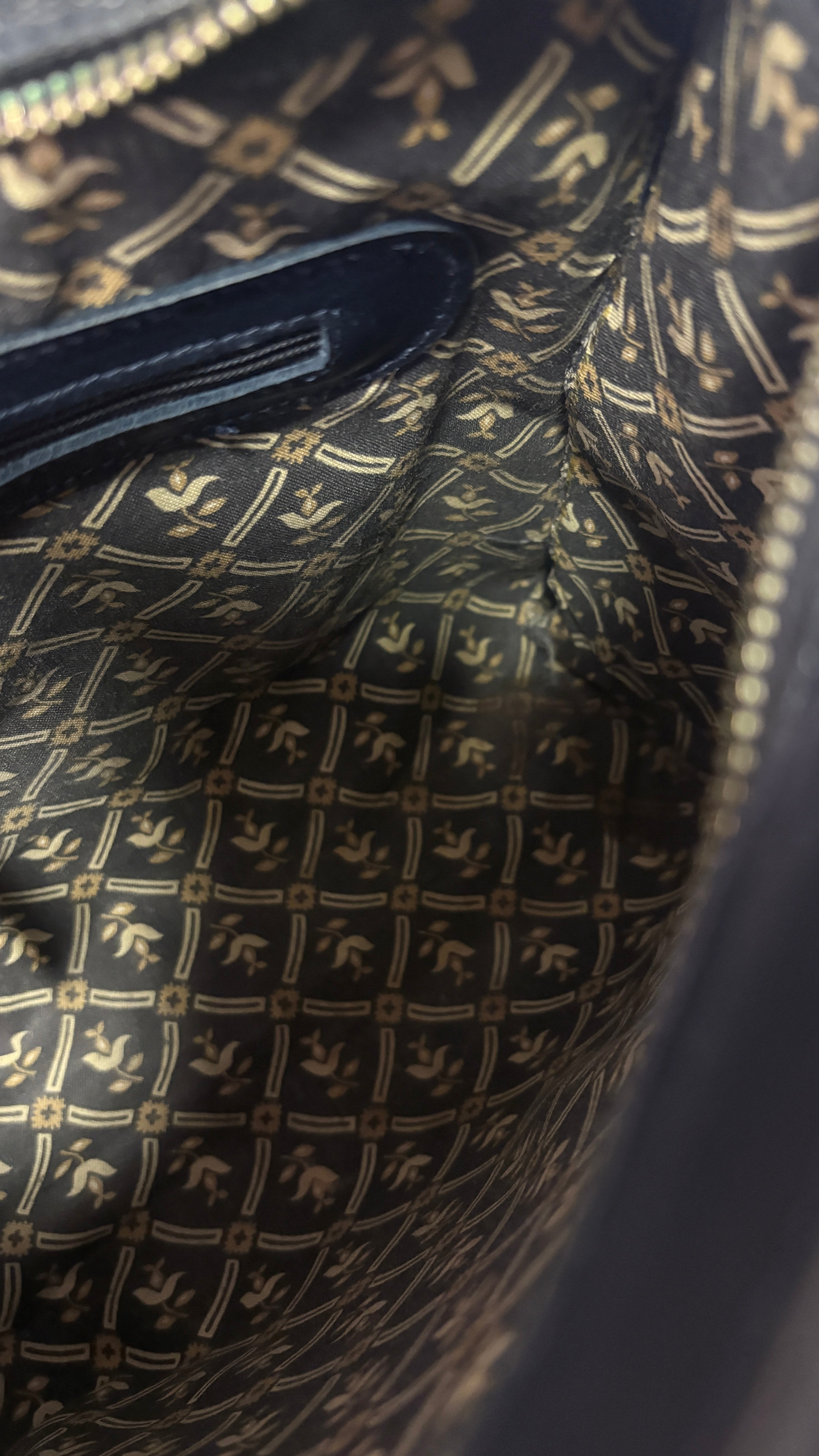 Vintage navy blue shoulder bag in natural leather