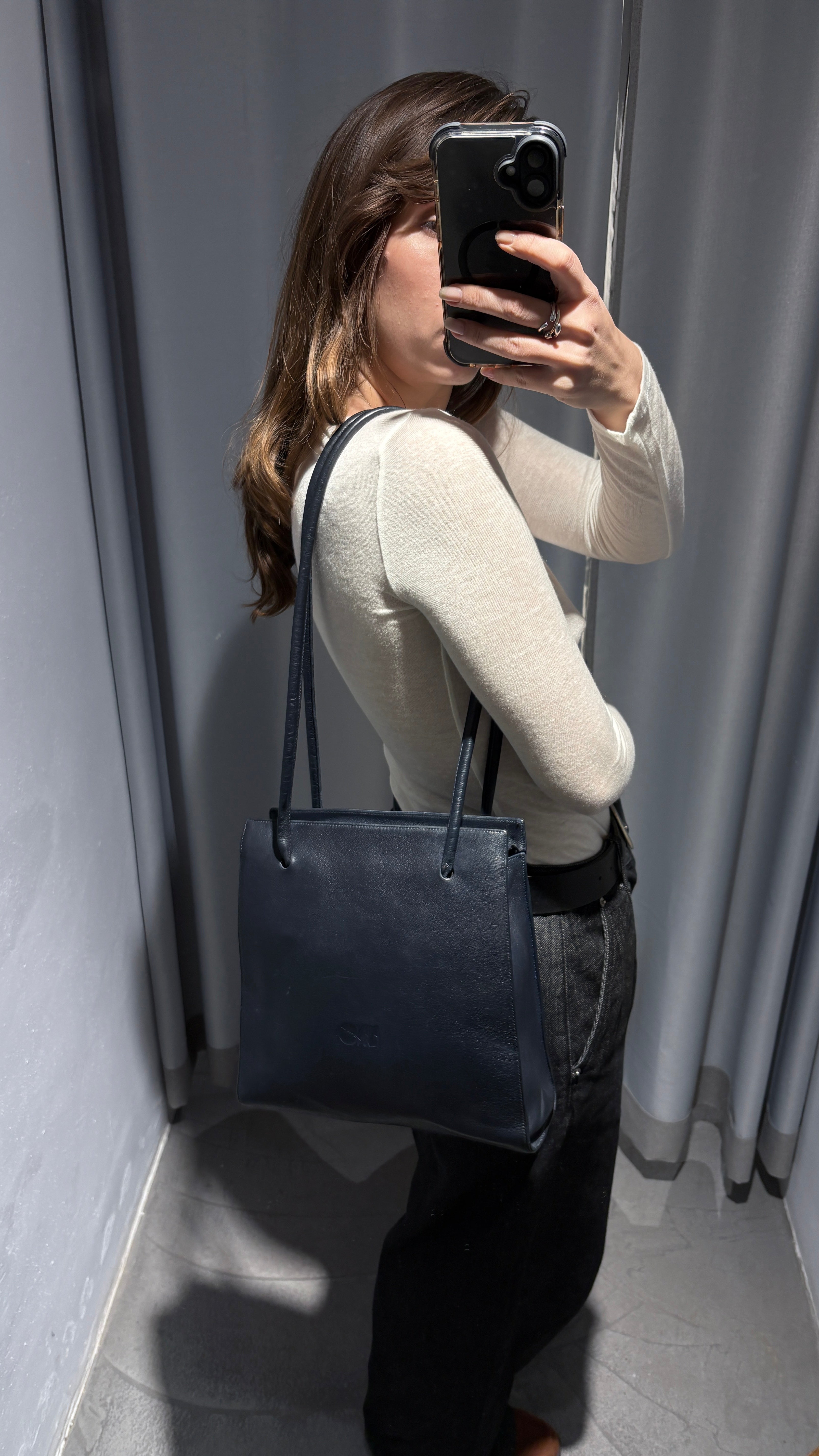 Vintage navy blue shoulder bag in natural leather