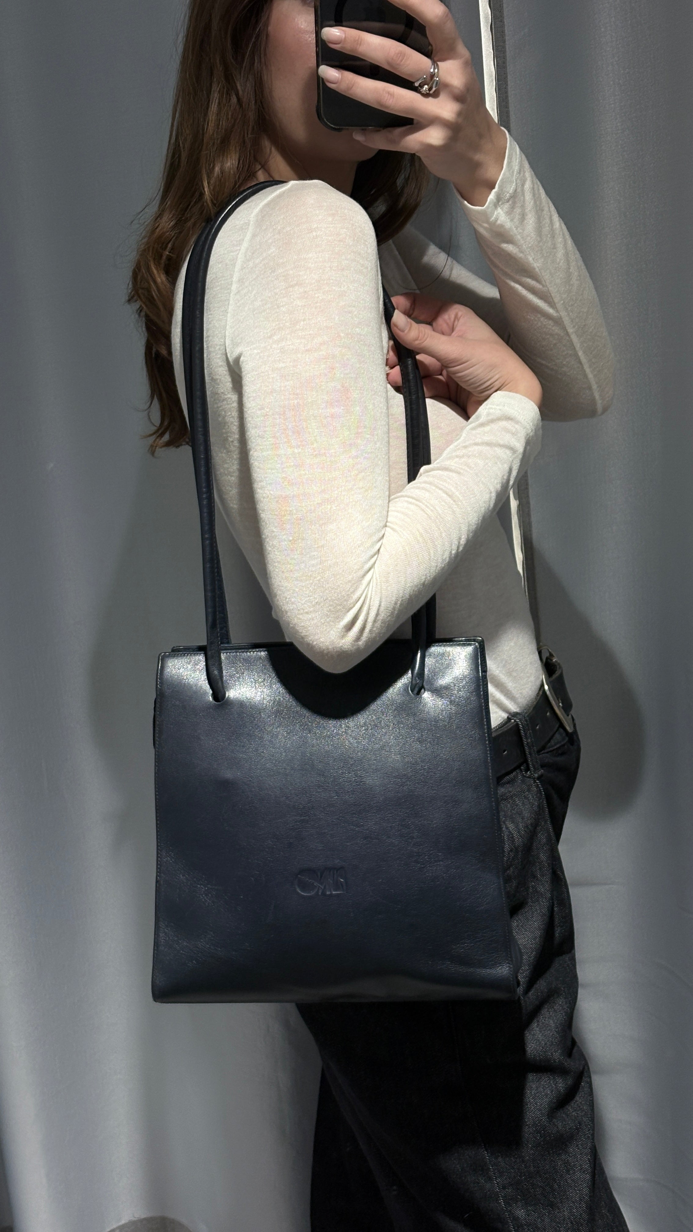 Vintage navy blue shoulder bag in natural leather