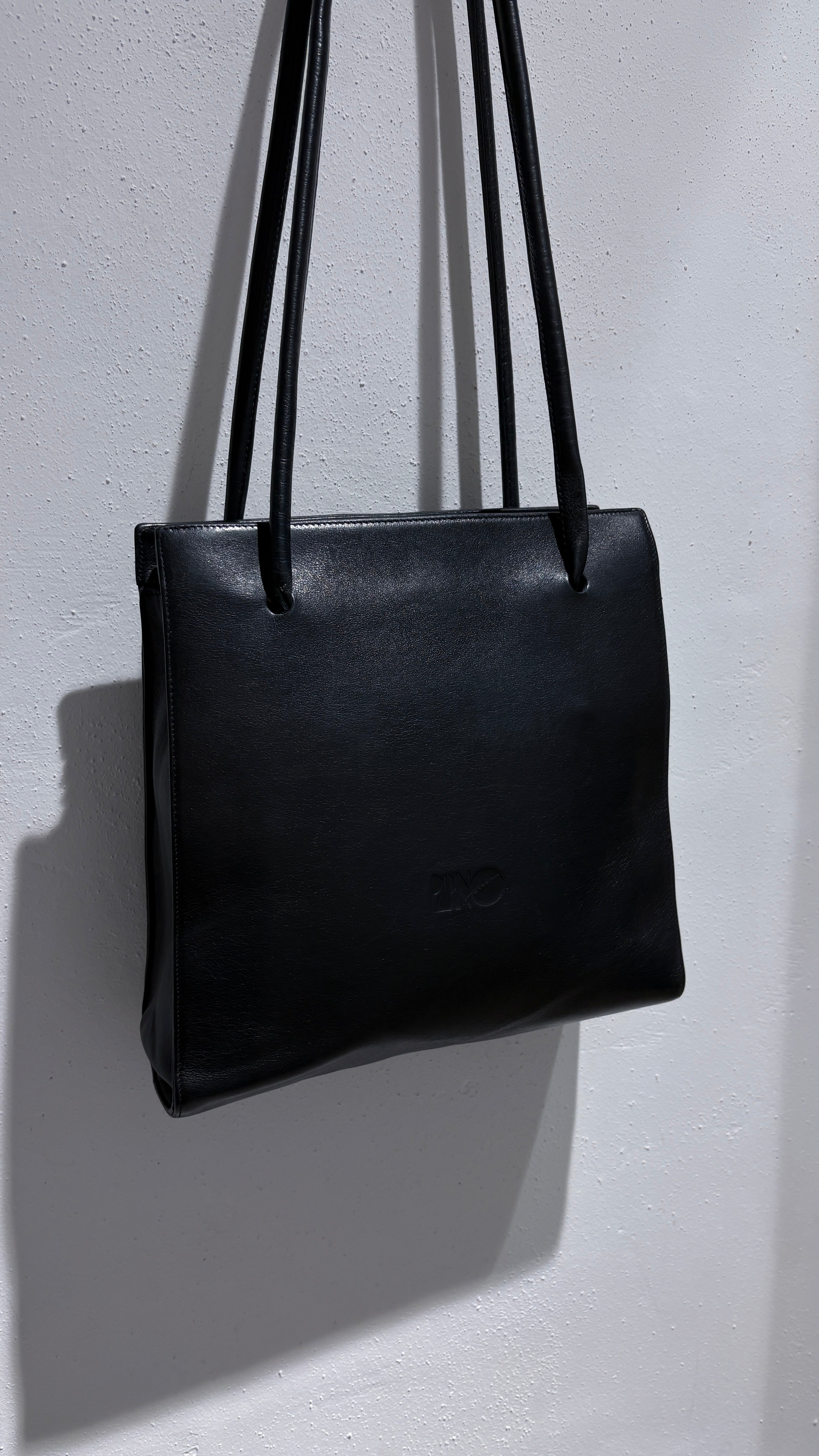 Vintage navy blue shoulder bag in natural leather