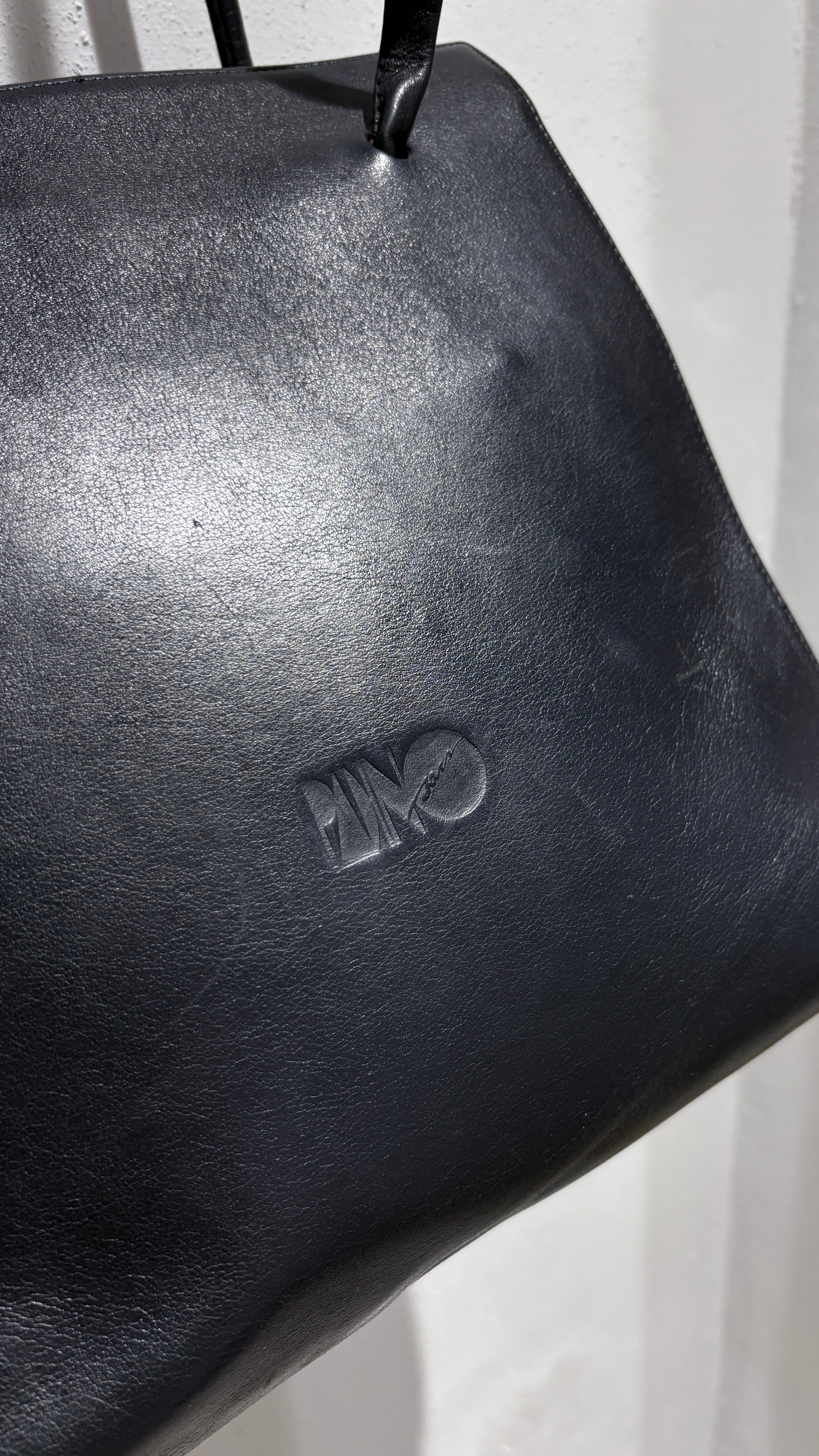 Vintage navy blue shoulder bag in natural leather