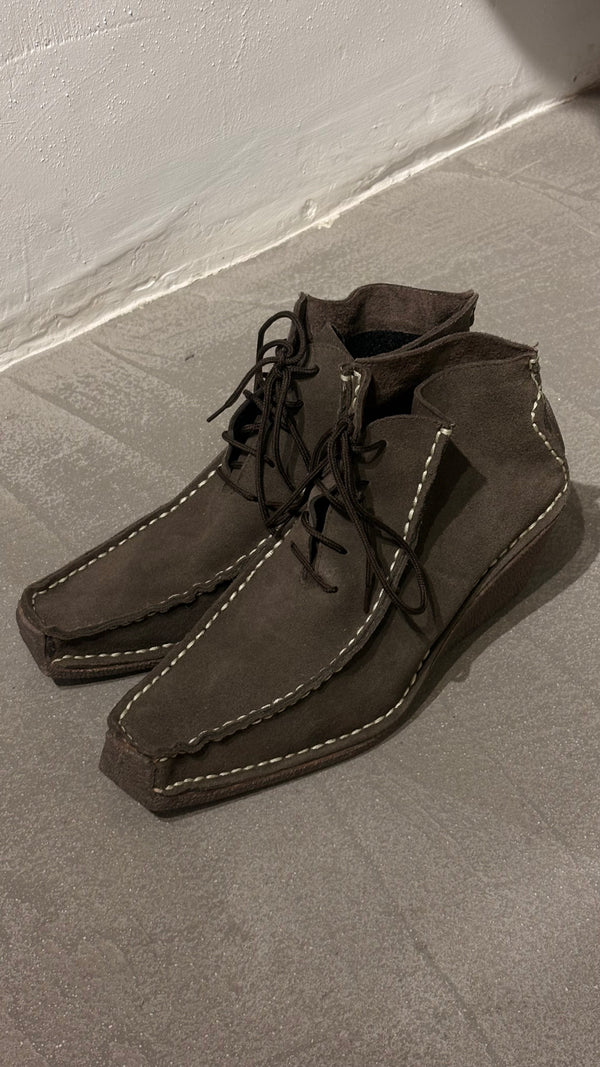 Taupe grey ankle boots in natural suede with an elongated square toe