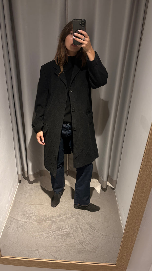 Mid-length grey wool coat in a classic smart-casual cut.