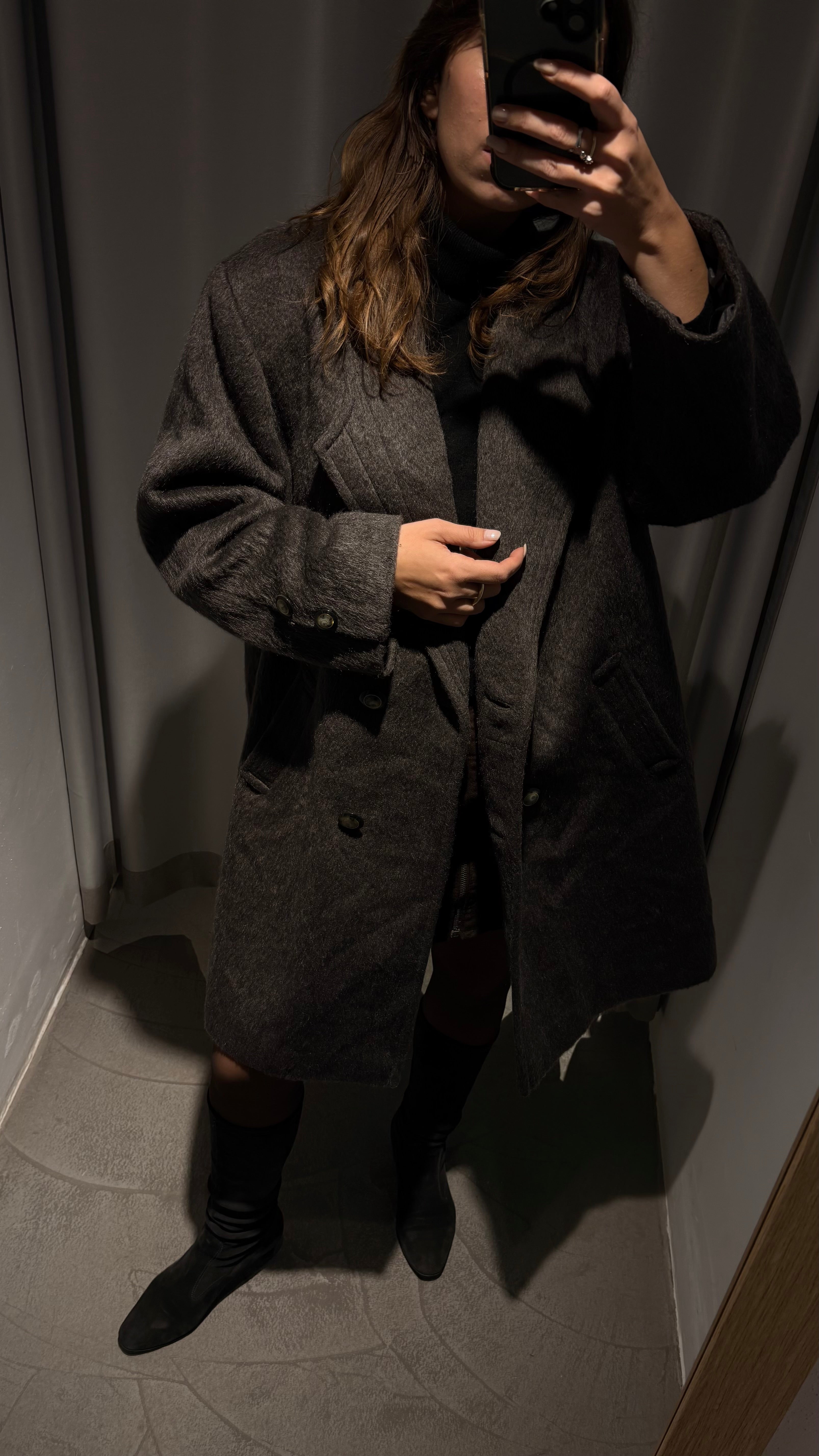 Vintage mid-length coat made from lilac llama wool — aged, elegant and beautifully textured.