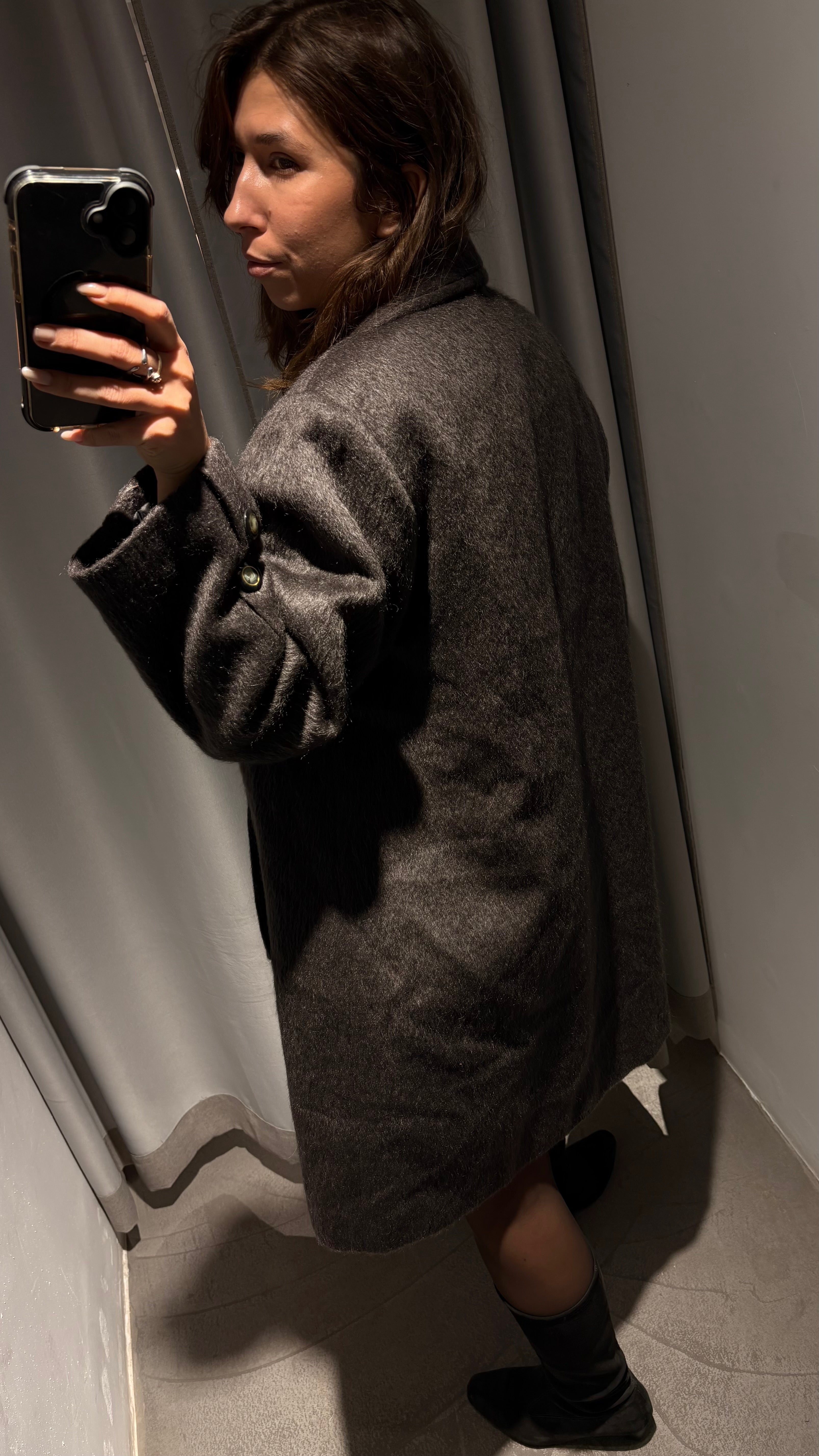 Vintage mid-length coat made from lilac llama wool — aged, elegant and beautifully textured.