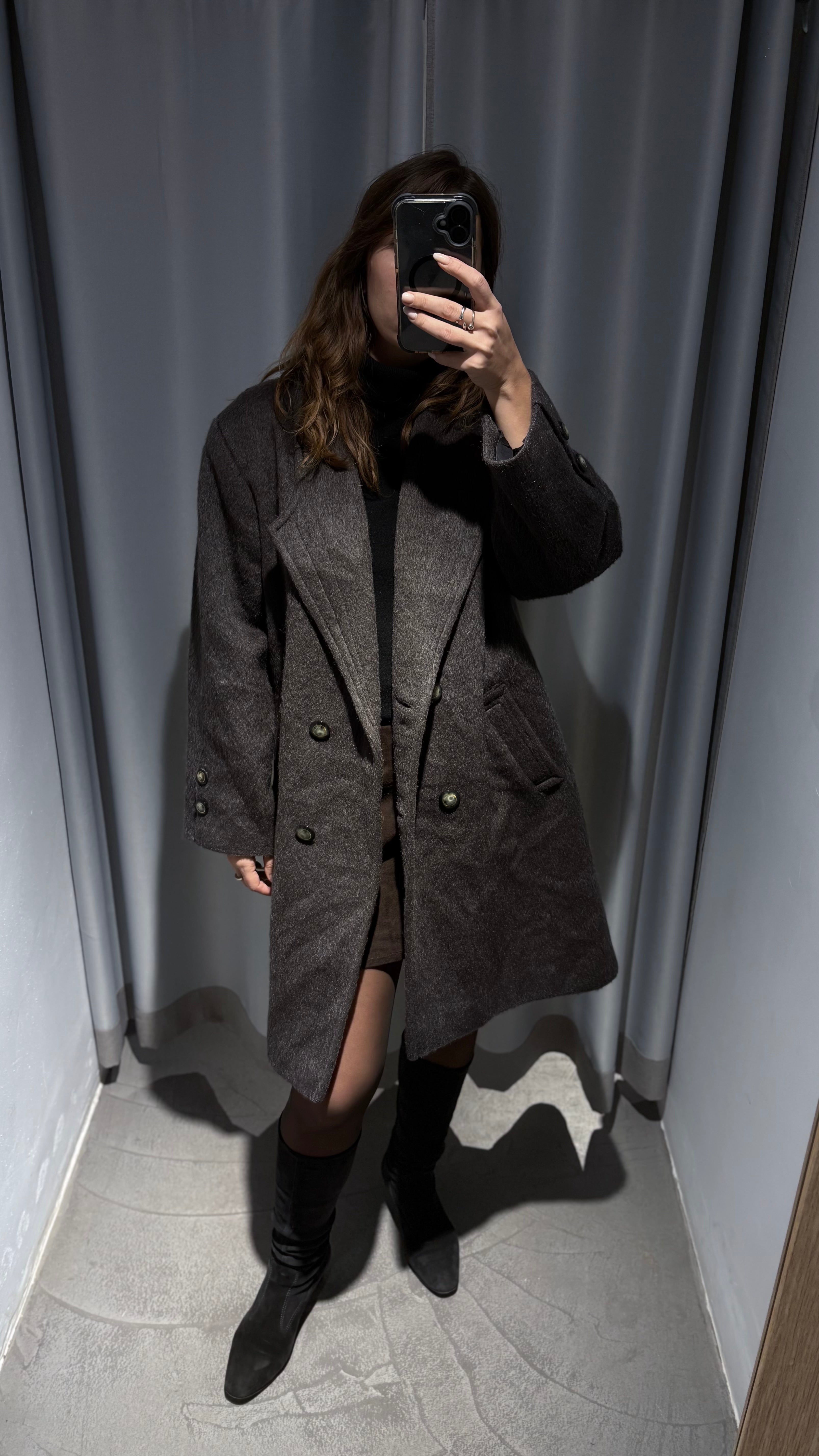 Vintage mid-length coat made from lilac llama wool — aged, elegant and beautifully textured.