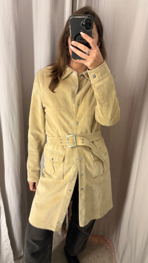 Natural suede coat in a beautiful light beige, subtly tailored with a flattering mid-length silhouette and matching belt.