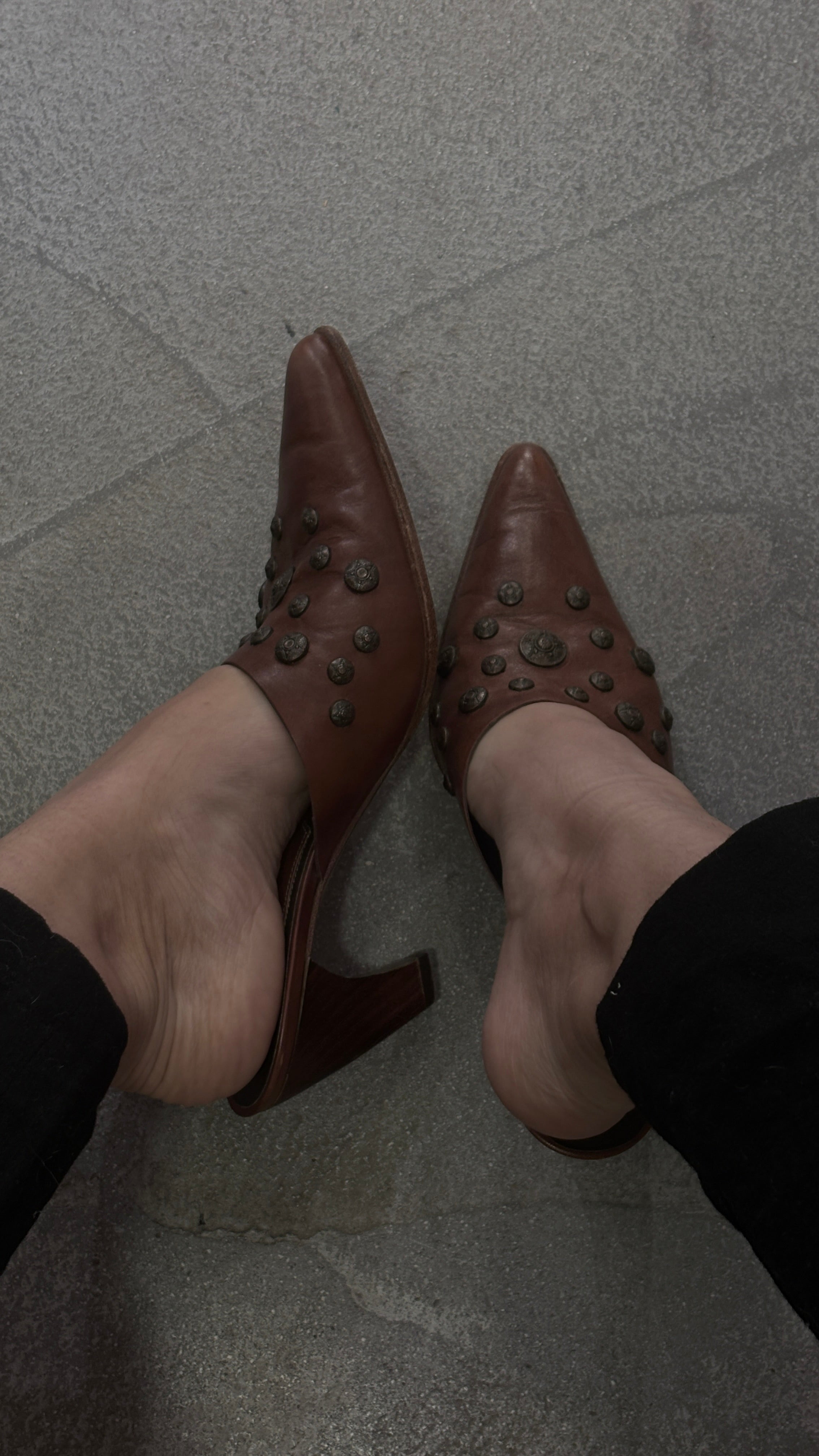 Brown long toe kitten heels