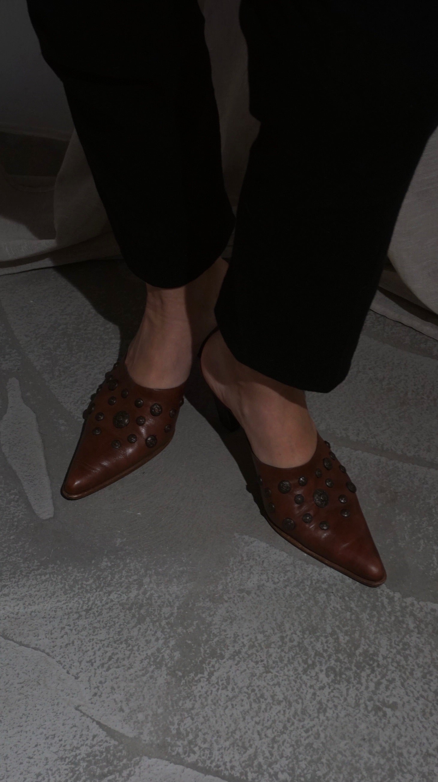 Brown long toe kitten heels