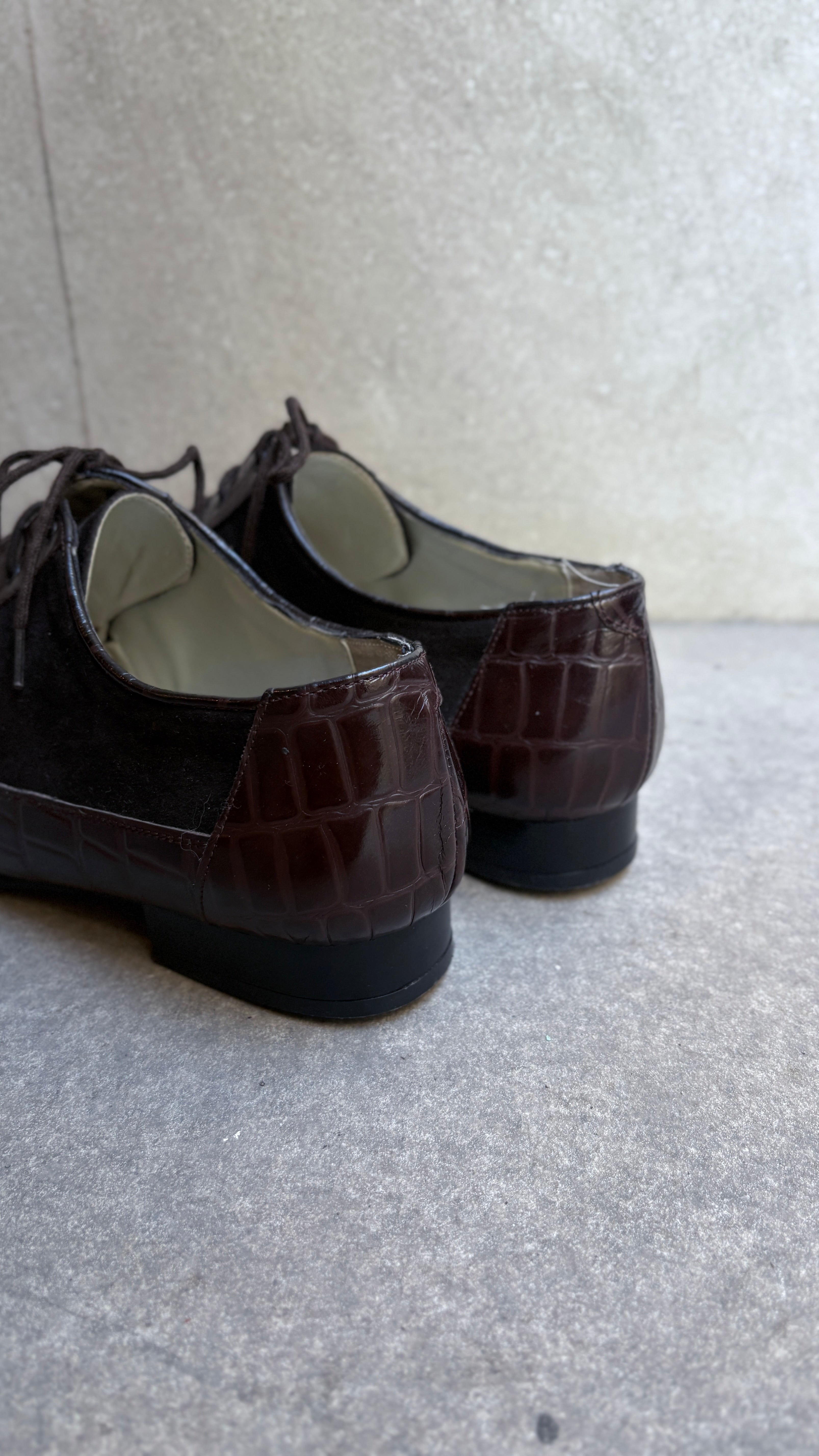 Vintage brown natural leather lace-up shoes