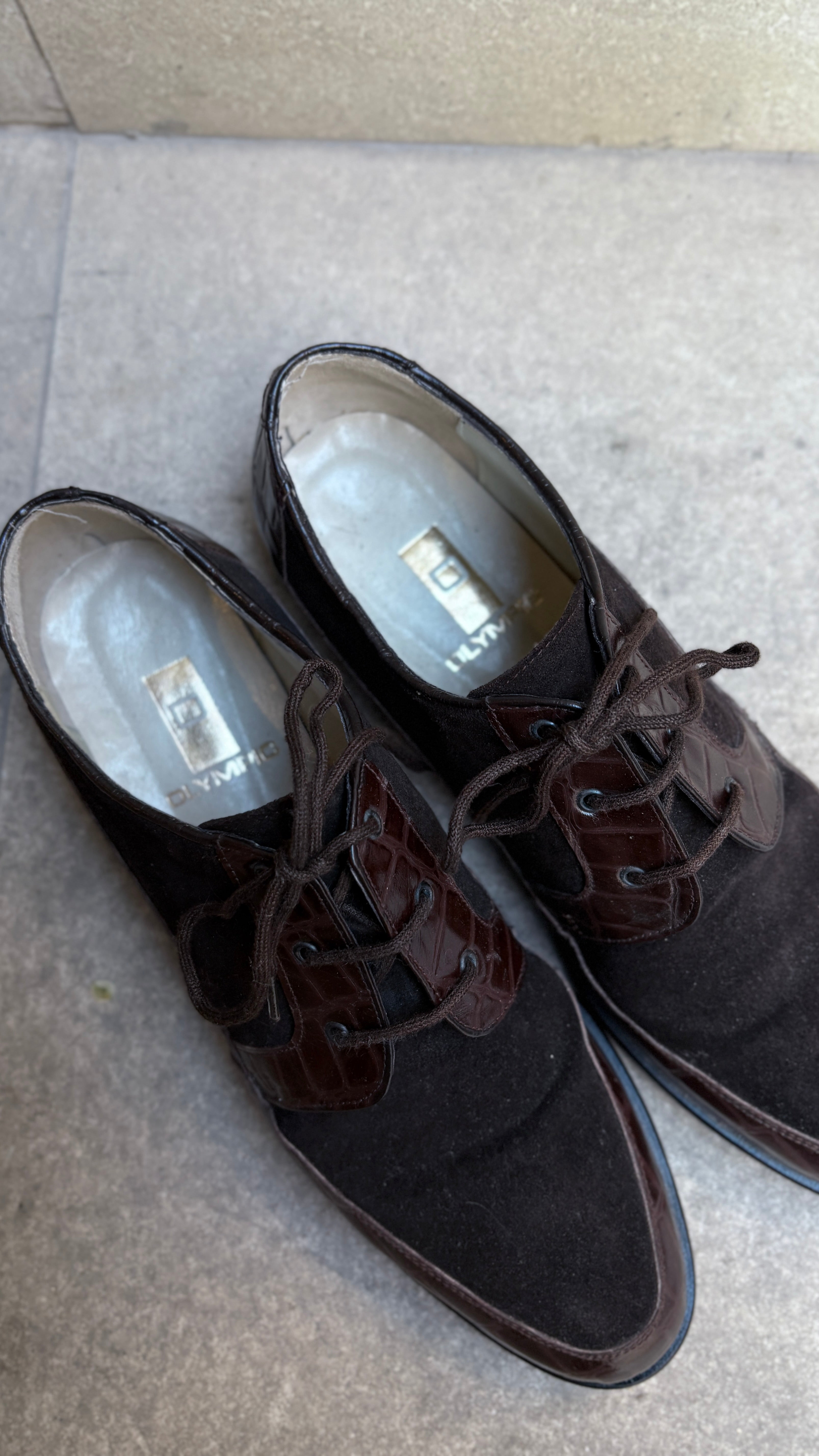 Vintage brown natural leather lace-up shoes