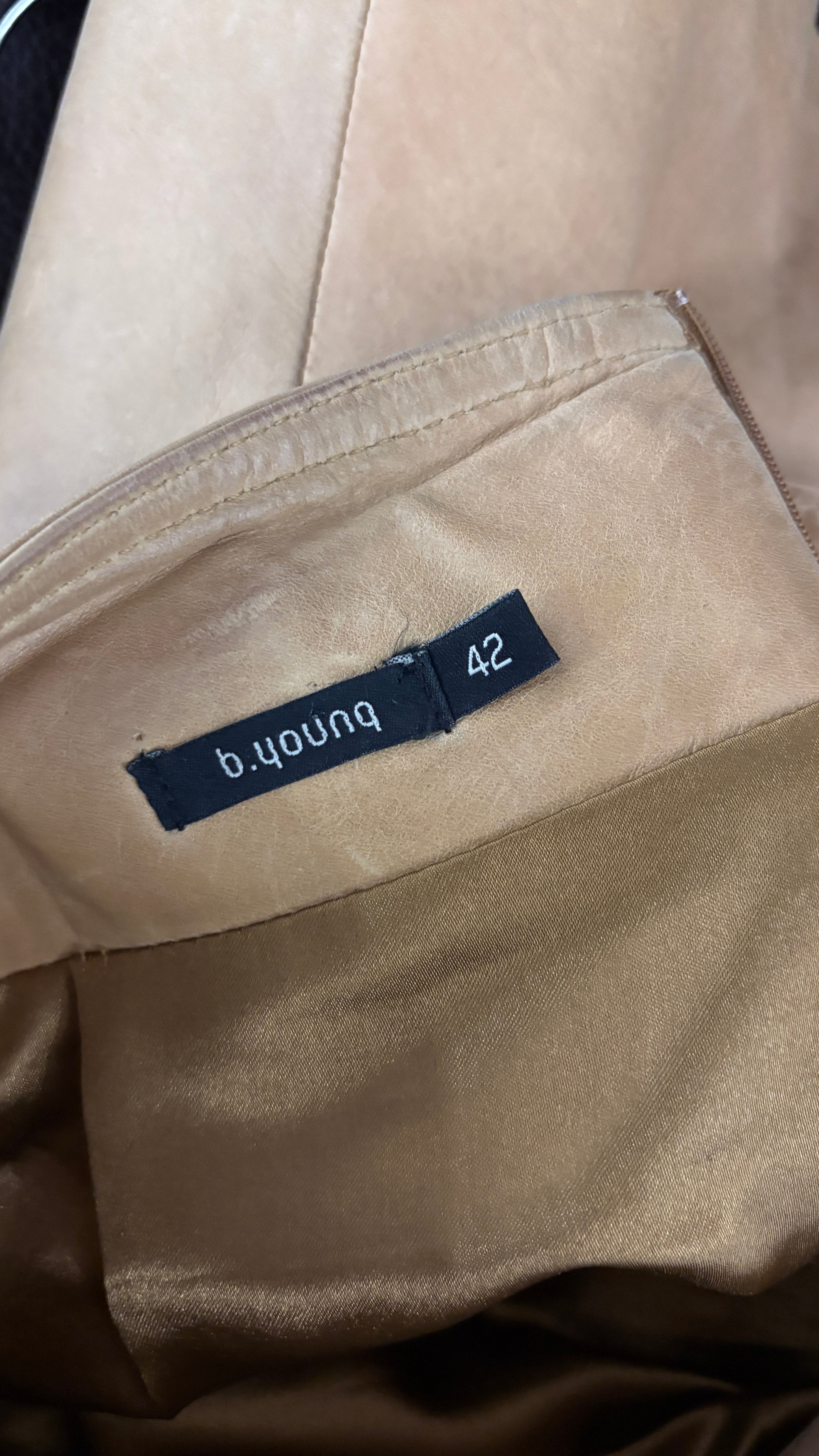 Natural leather skirt