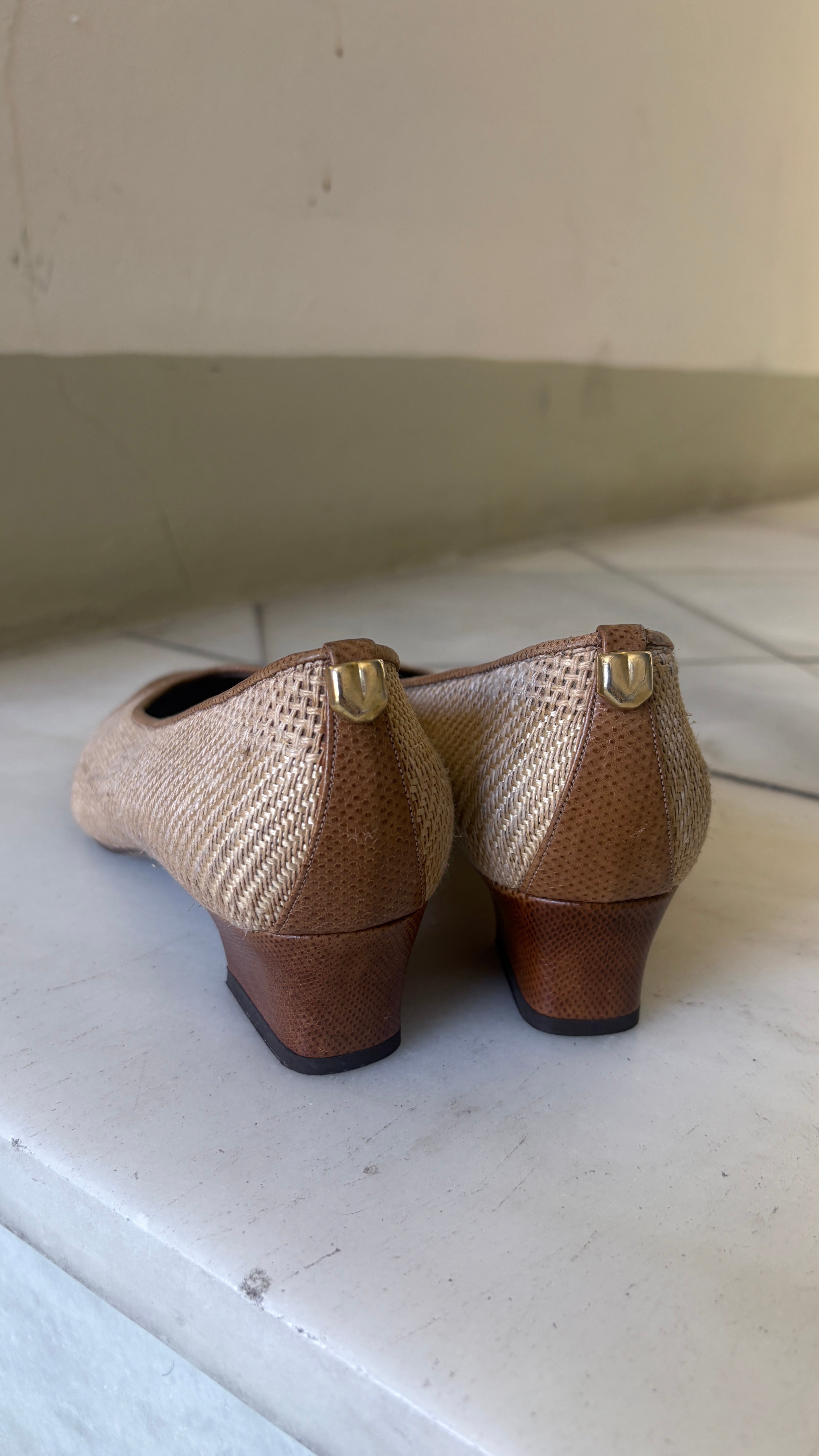Vintage camel shoes natural leather
