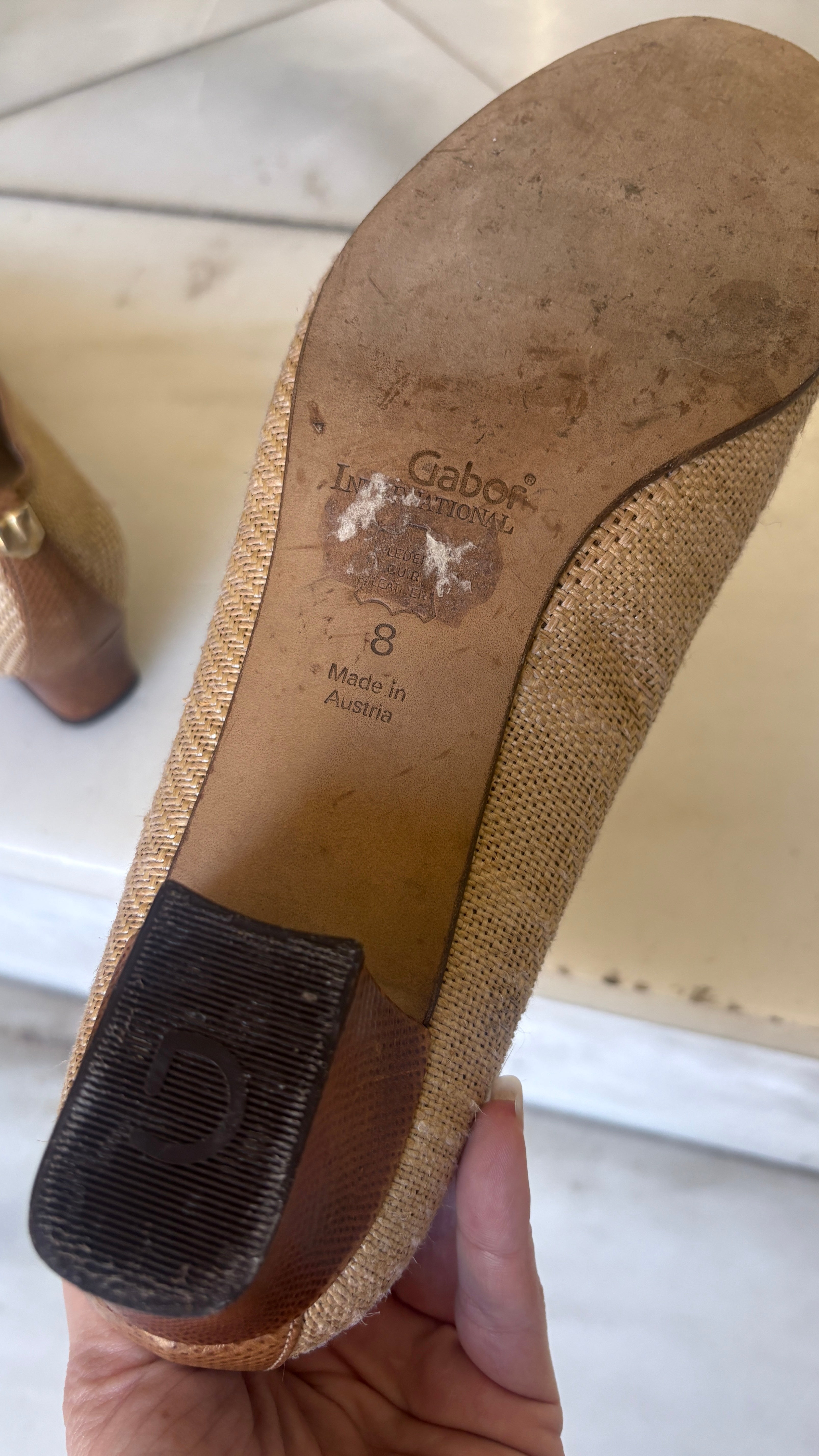 Vintage camel shoes in natural leather