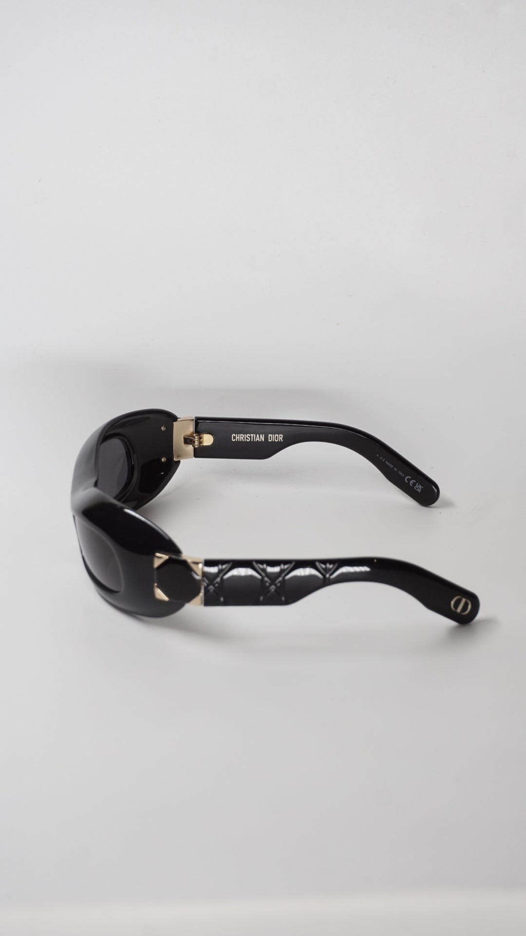 Lady Black 95 22 R1I Oval Cat Eye Shield Sunglasses