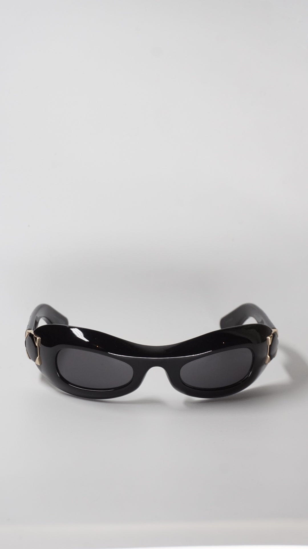 Lady Black 95 22 R1I Oval Cat Eye Shield Sunglasses
