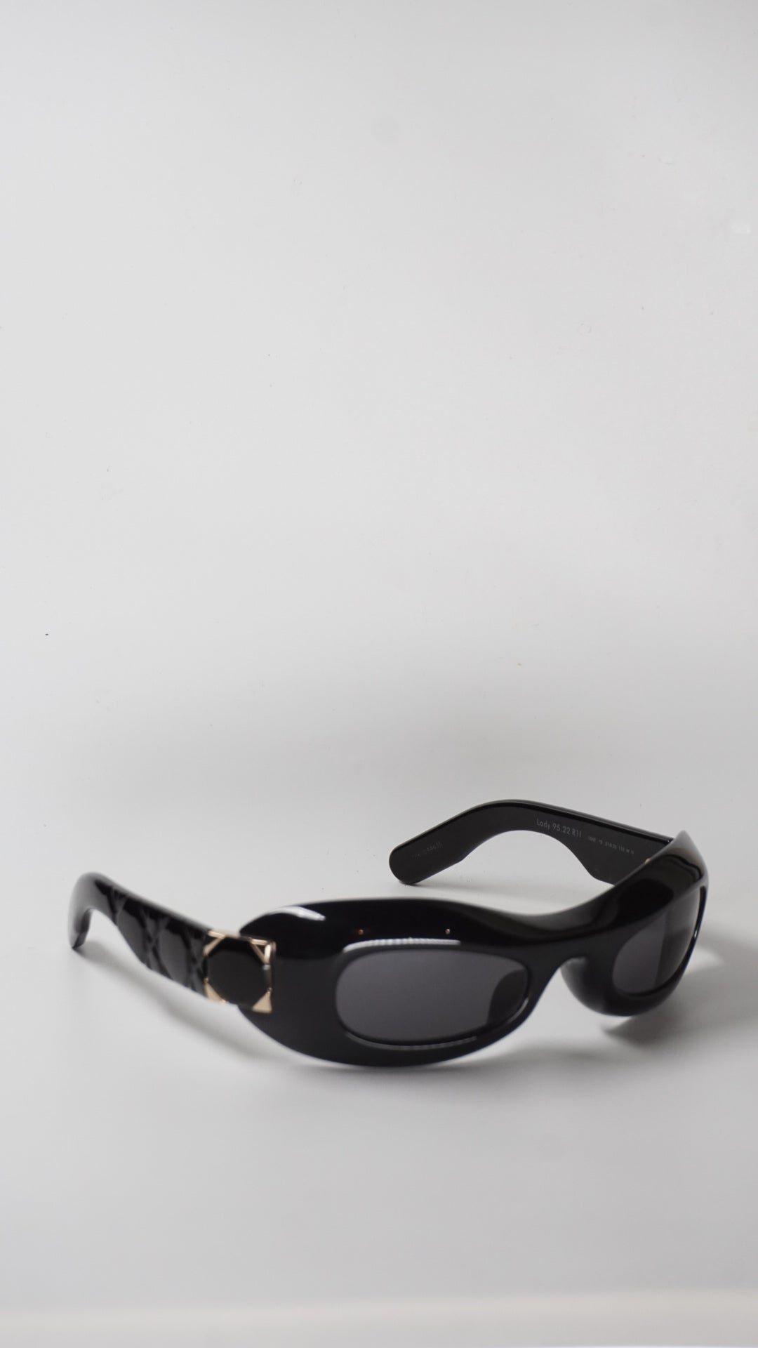 Lady Black 95 22 R1I Oval Cat Eye Shield Sunglasses