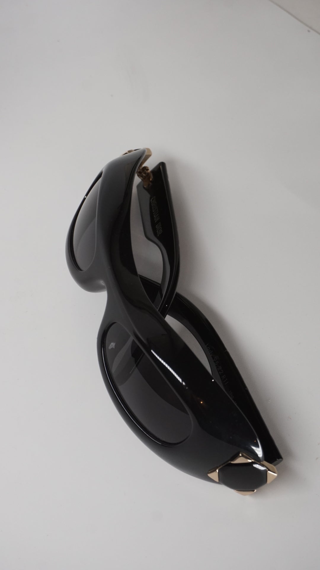 Lady Black 95 22 R1I Oval Cat Eye Shield Sunglasses