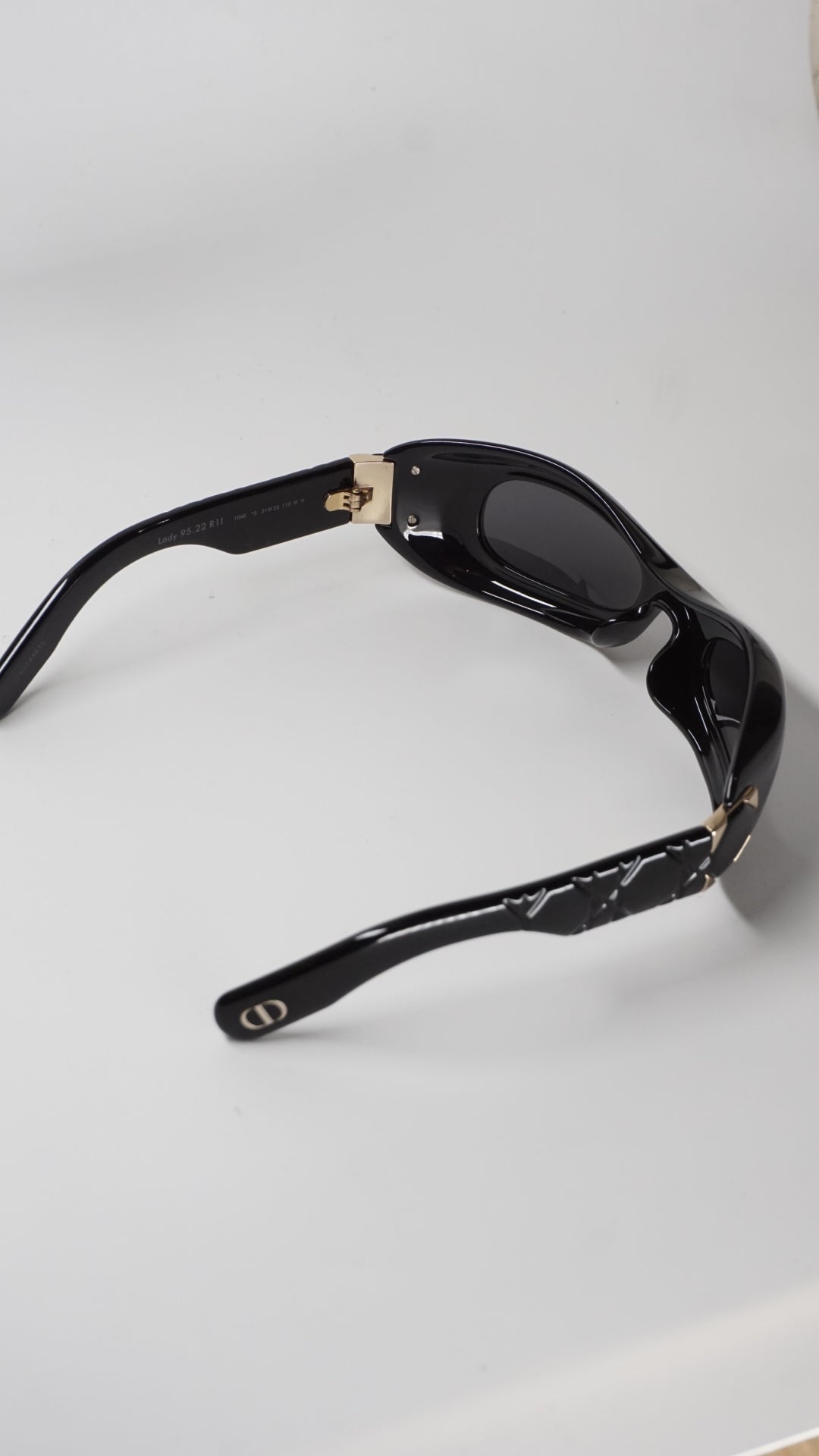 Lady Black 95 22 R1I Oval Cat Eye Shield Sunglasses