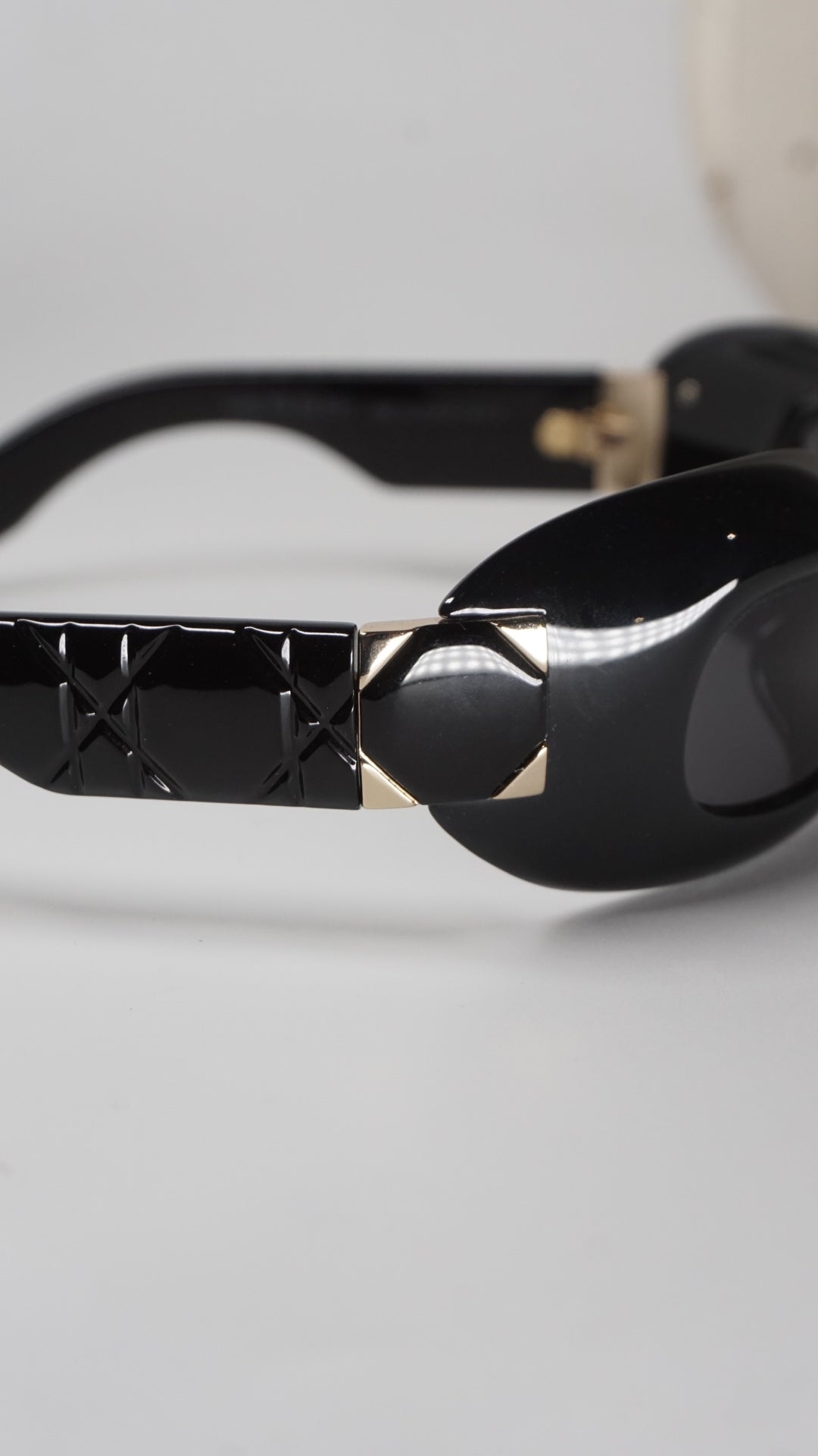 Lady Black 95 22 R1I Oval Cat Eye Shield Sunglasses