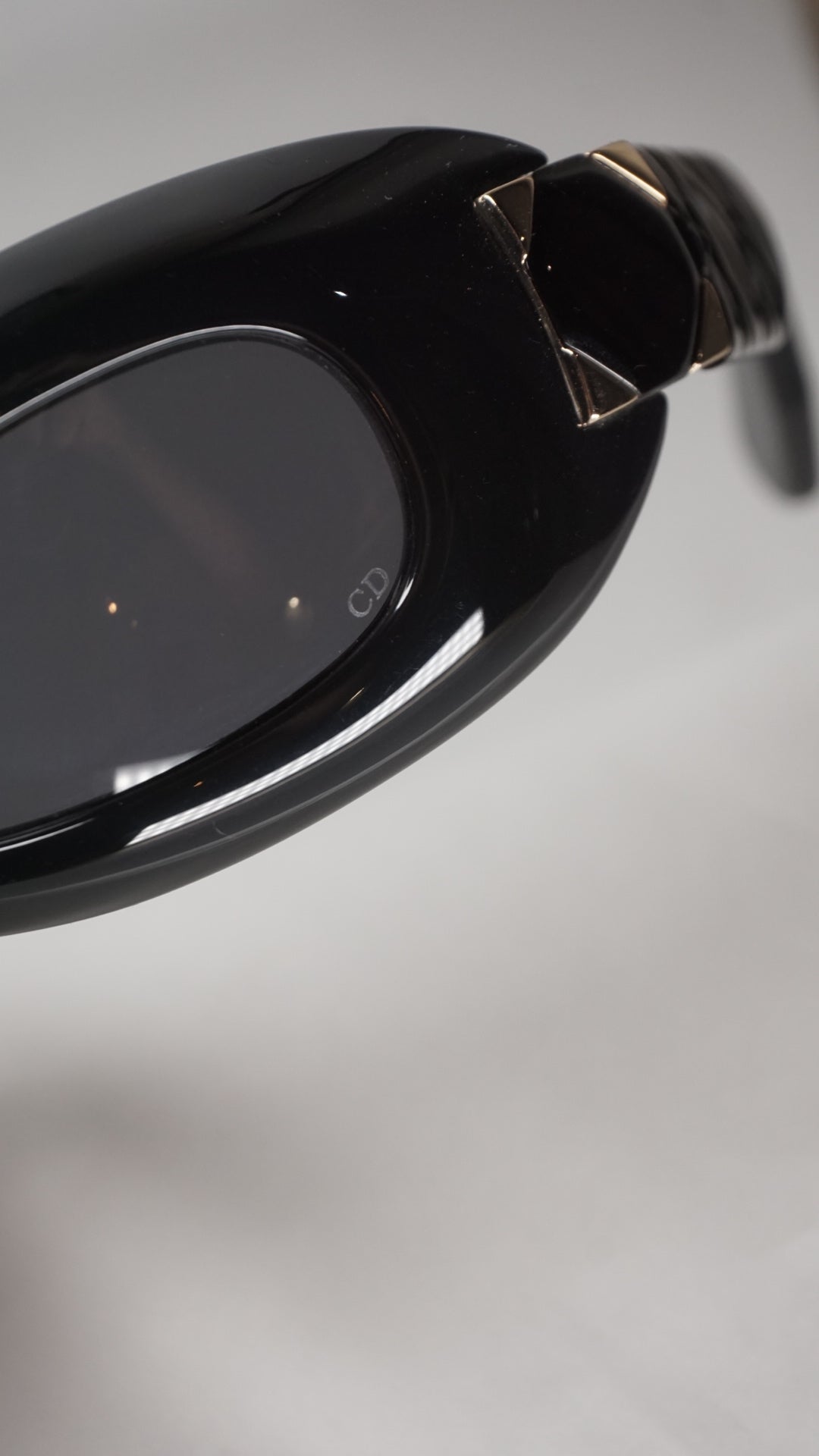 Lady Black 95 22 R1I Oval Cat Eye Shield Sunglasses