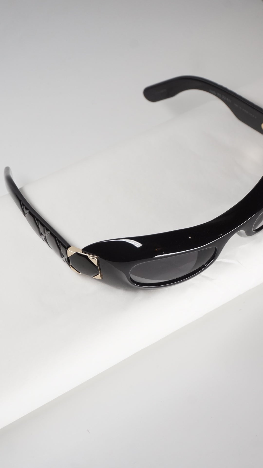 Lady Black 95 22 R1I Oval Cat Eye Shield Sunglasses