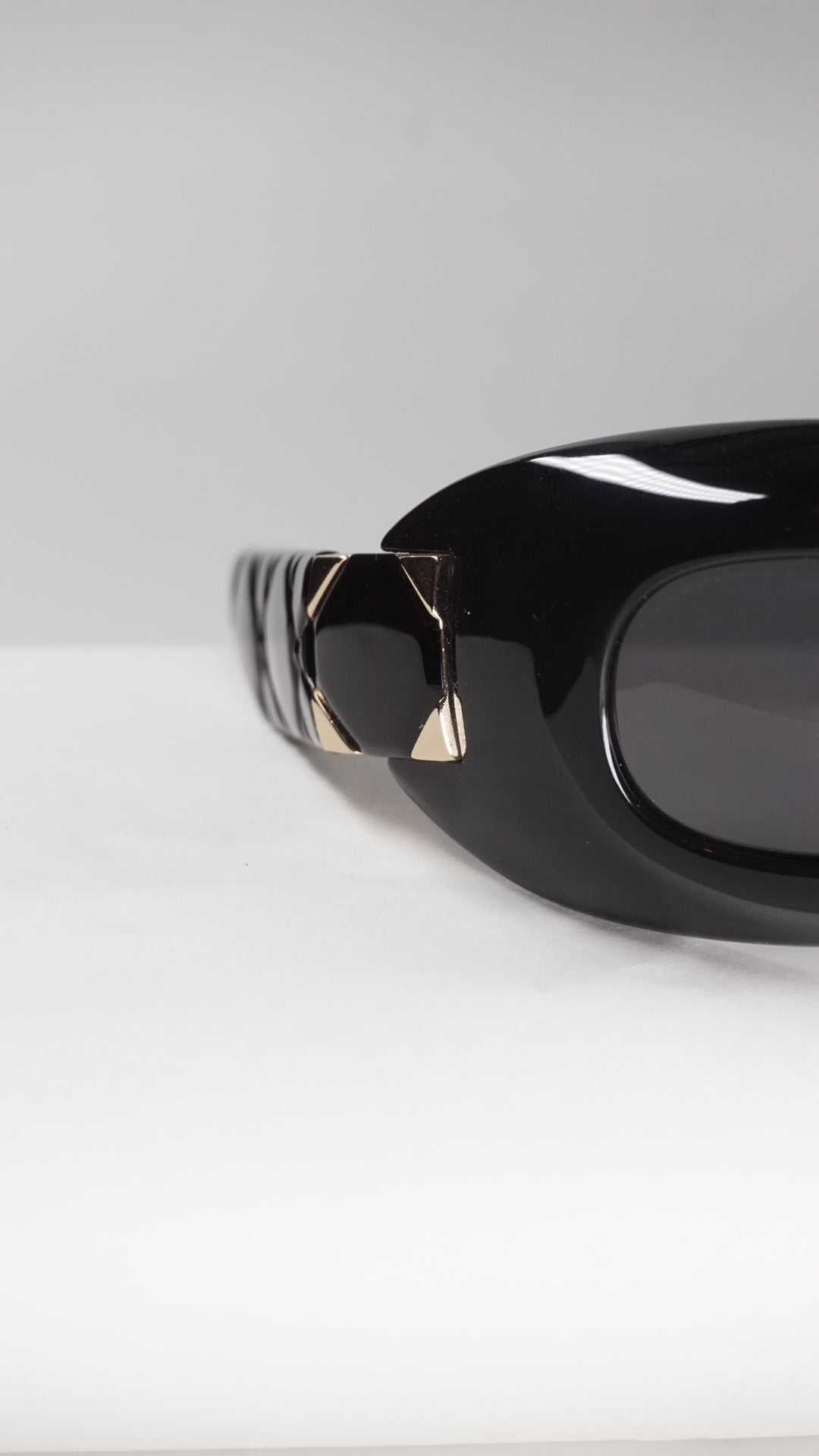 Lady Black 95 22 R1I Oval Cat Eye Shield Sunglasses