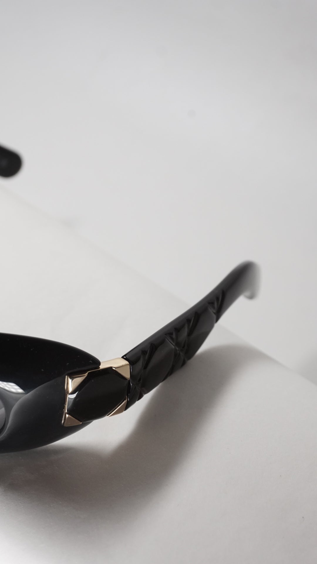 Lady Black 95 22 R1I Oval Cat Eye Shield Sunglasses