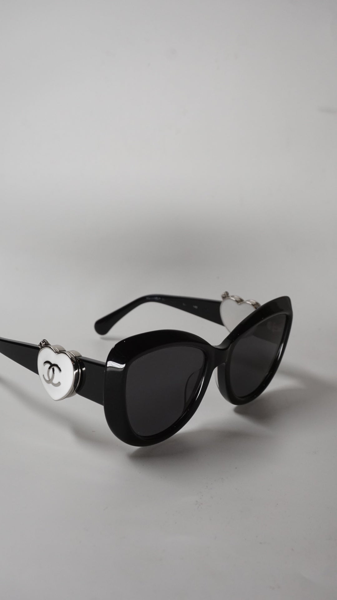 Vintage Sunglasses with heart shape mirror