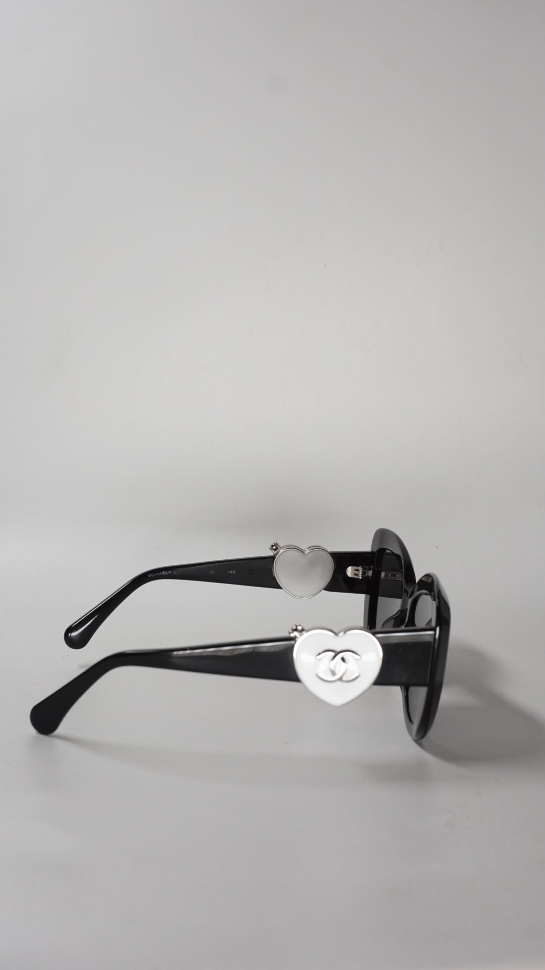 Vintage Sunglasses with heart shape mirror