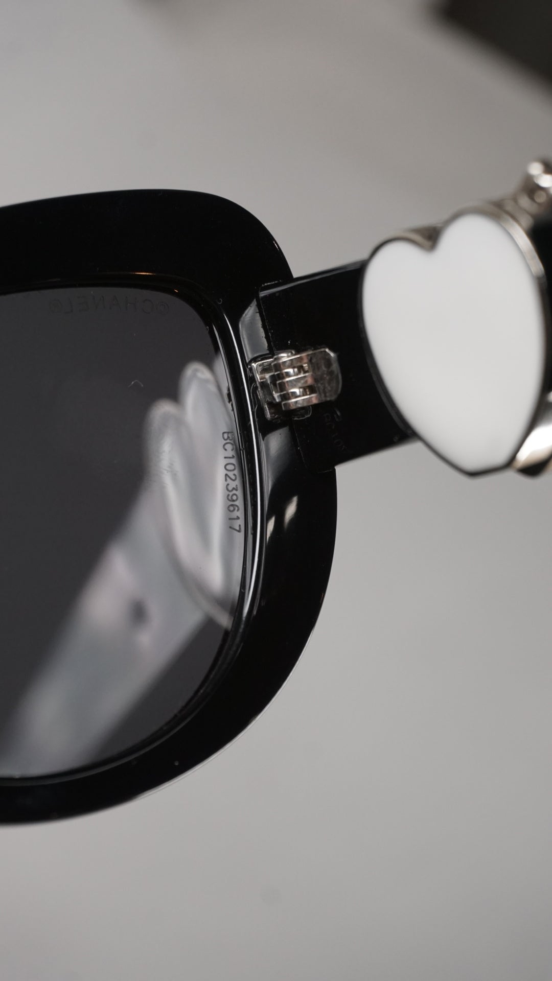 Vintage Sunglasses with heart shape mirror