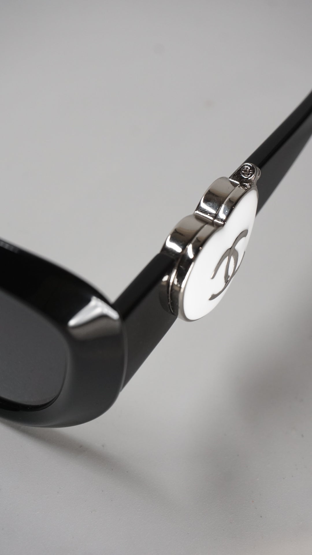 Vintage Sunglasses with heart shape mirror