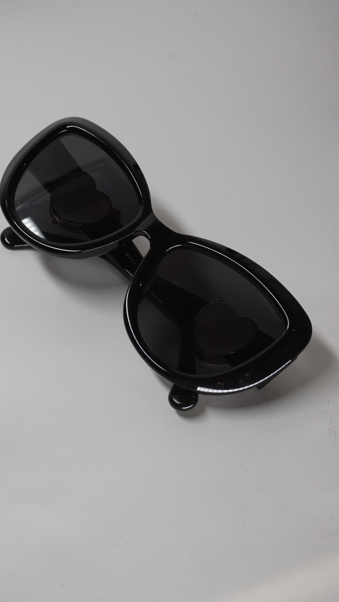 Vintage Sunglasses with heart shape mirror