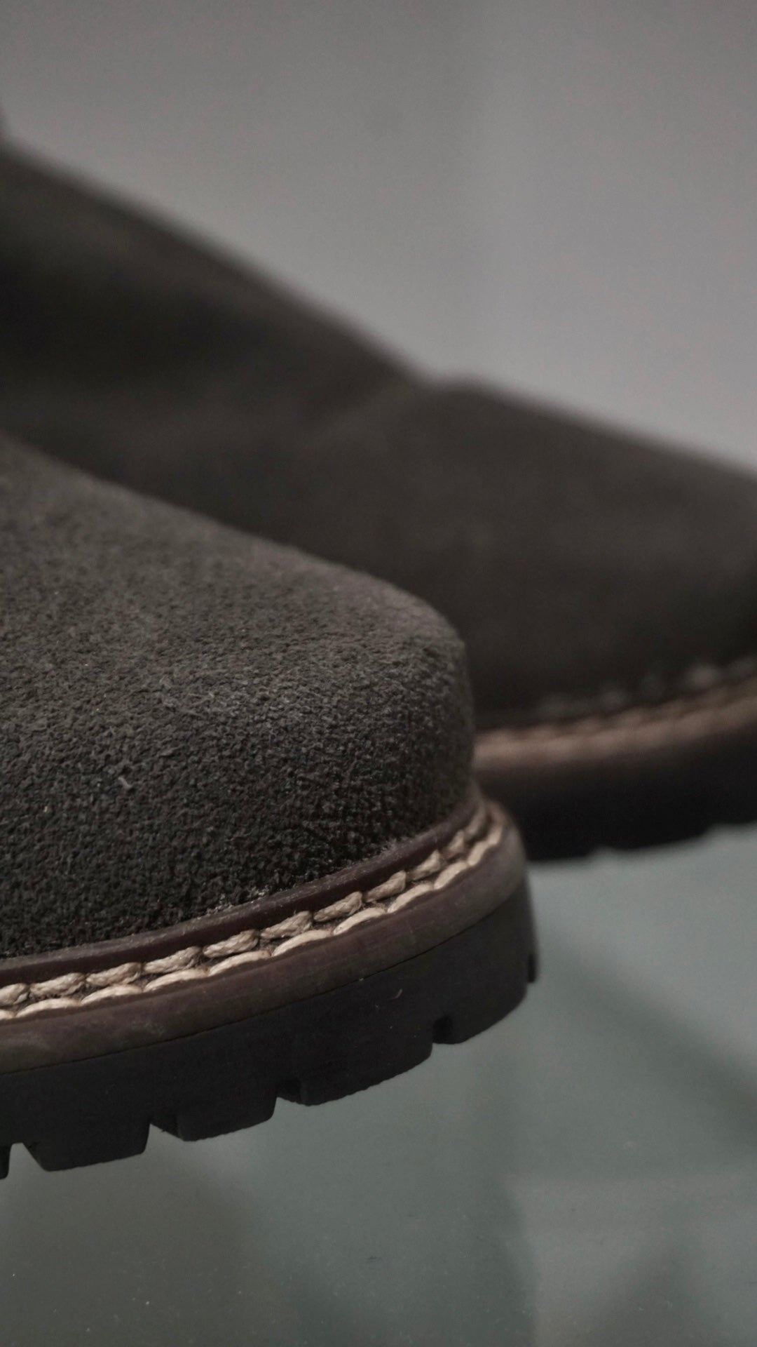 Grey natural suede flat shoes with laces