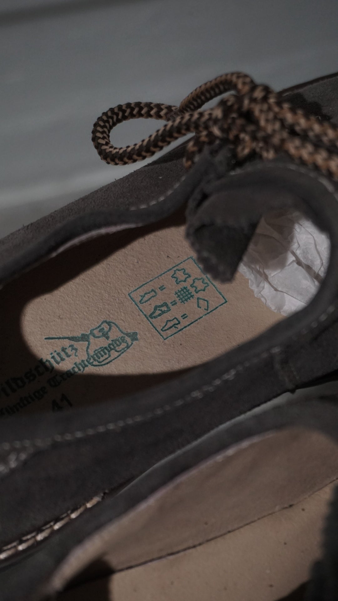 Grey natural suede flat shoes with laces