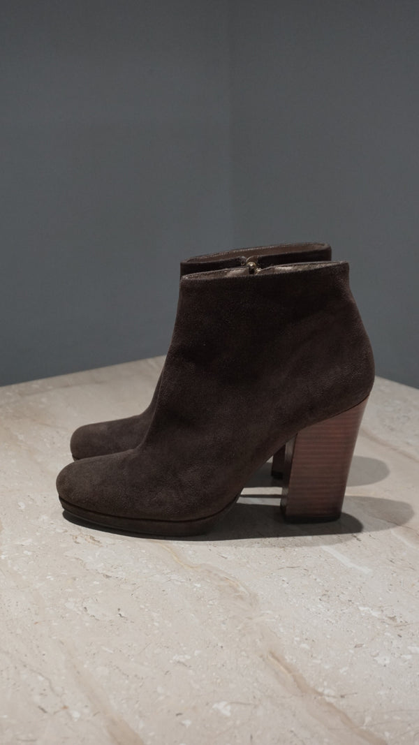 High heeled ankle boots in natural brown suede