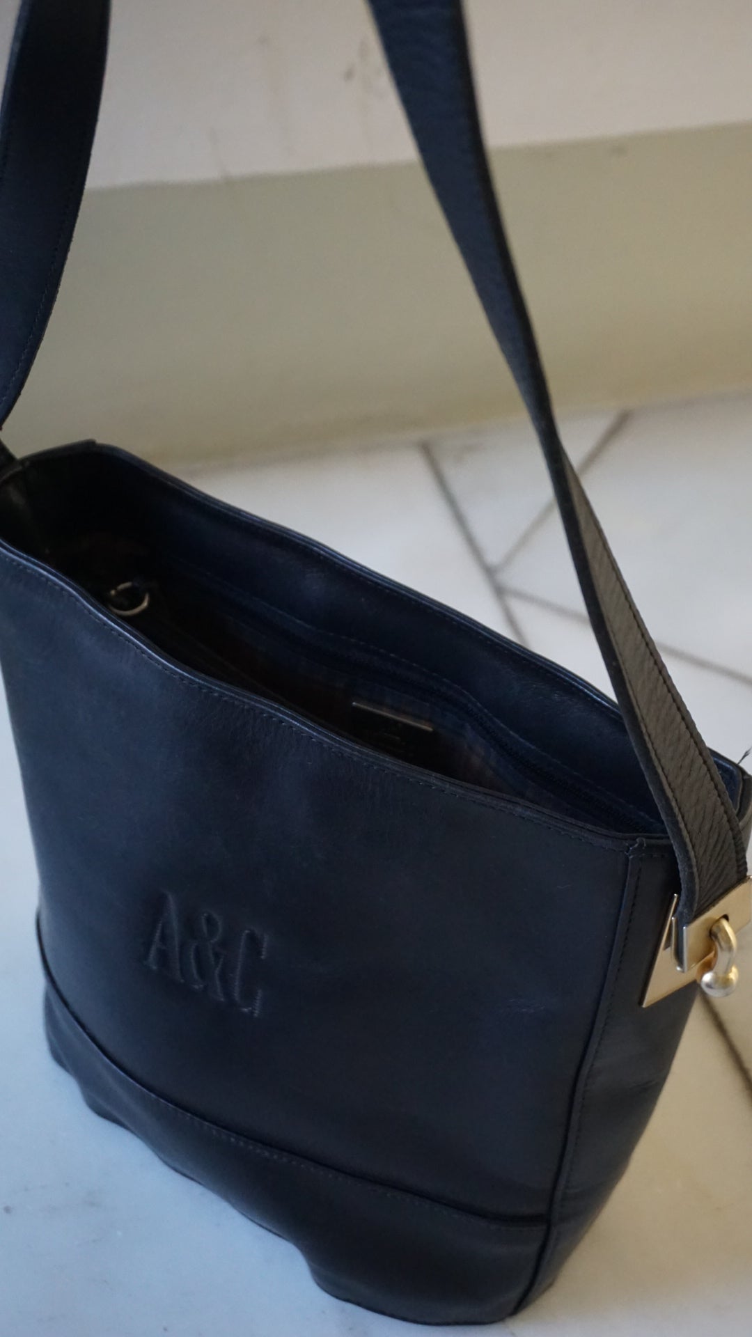 Vintage leather bucket bag