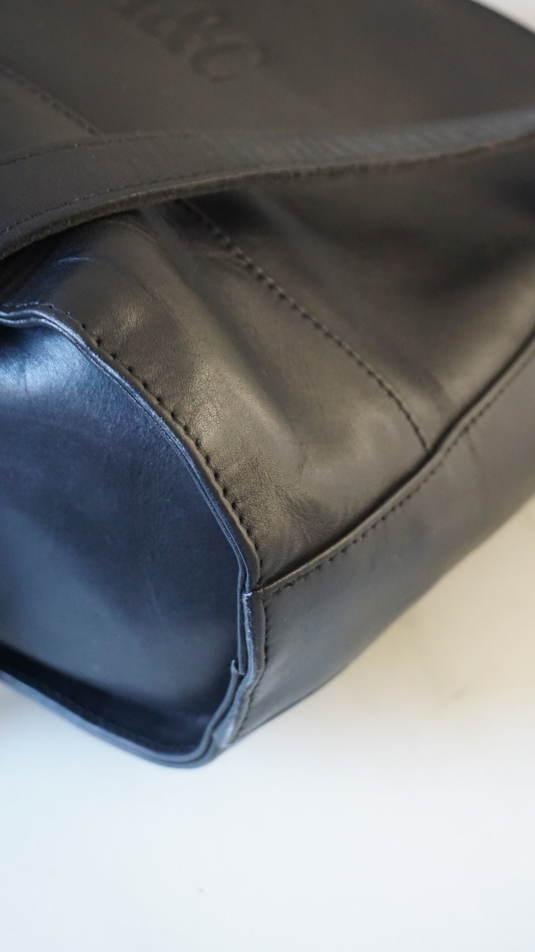 Vintage leather bucket bag