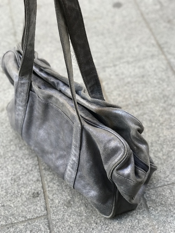 Travel-Ready Silver Bag - Meoradi vintage